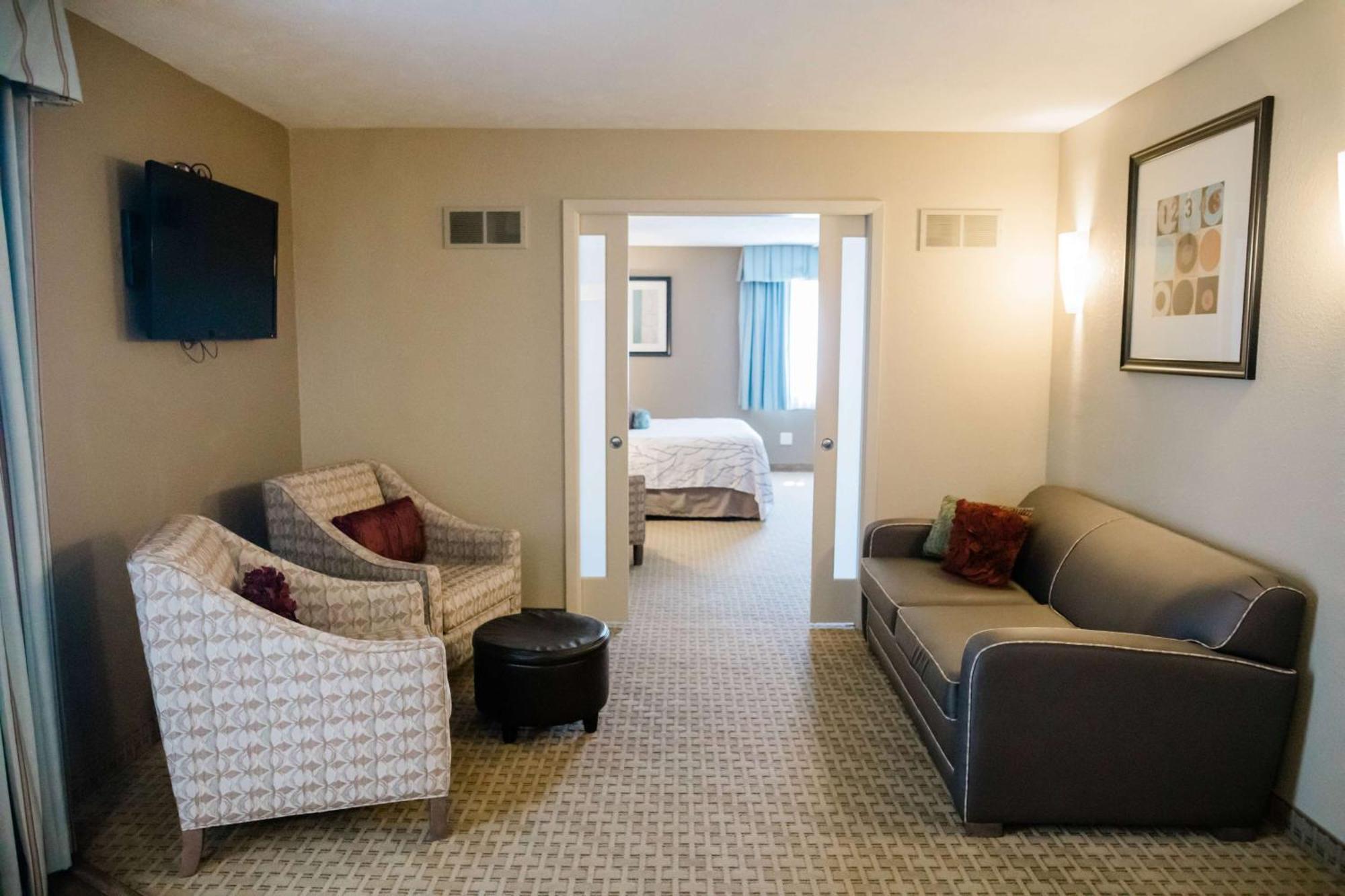 Eastland Suites Hotel & Conference Center Bloomington Exteriér fotografie