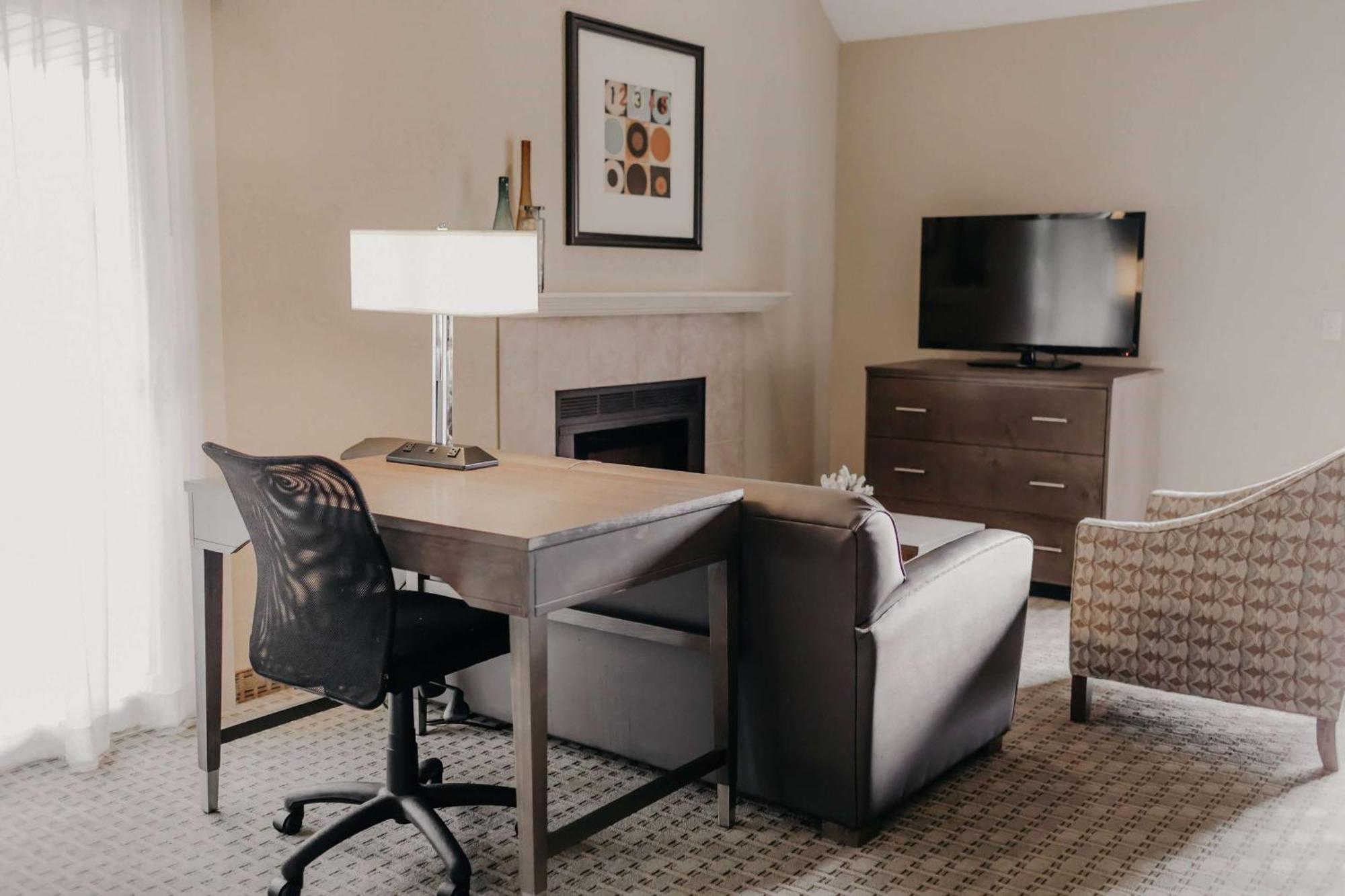 Eastland Suites Hotel & Conference Center Bloomington Exteriér fotografie